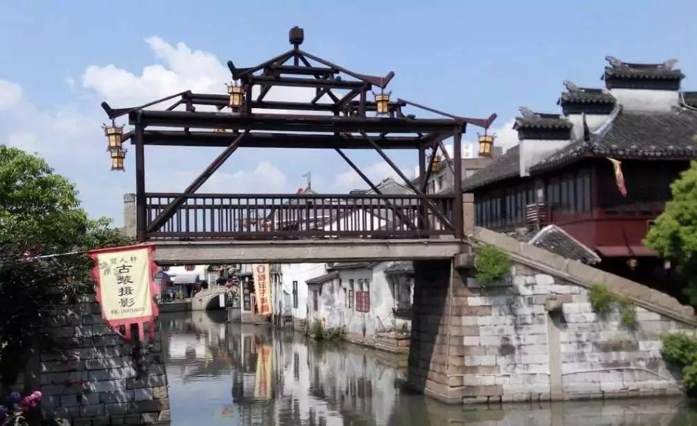海南“村VA”迎春赛·新面孔|纵身一跃左手暴扣 这位年轻小将有力量!